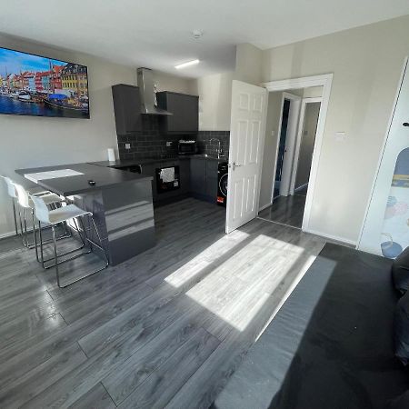Hosted By Ryan - 1 Bedroom Apartment Ливърпул Екстериор снимка
